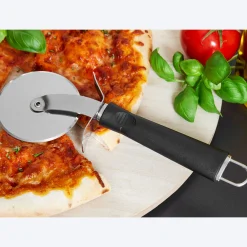 NKD Pizzaschneider mit extrascharfem Schneiderad, Ø ca. 7 cm, Länge ca. 21 cm